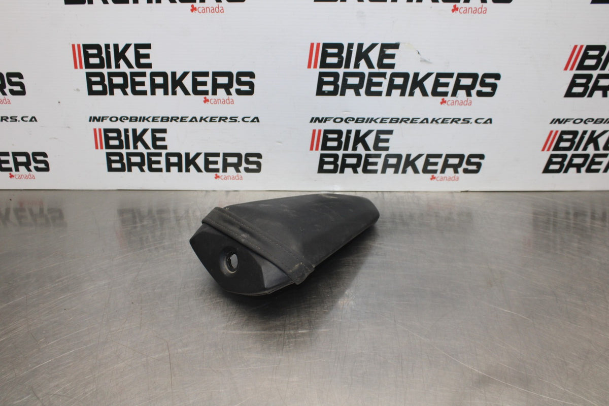 22-25 YAMAHA YZF R7 REAR BACK PASSENGER TANDEM SEAT PAD SADDLE PILLION BB850