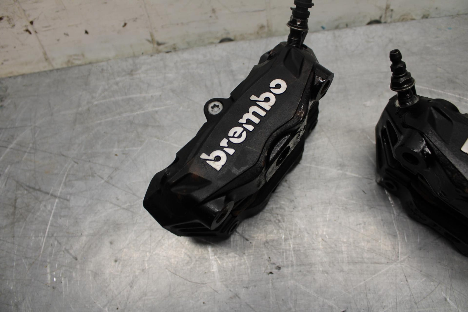 17-21 TRIUMPH STREET TRIPPLE R ABS BREMBO FRONT BRAKE CALIPER SET PAIR bb452
