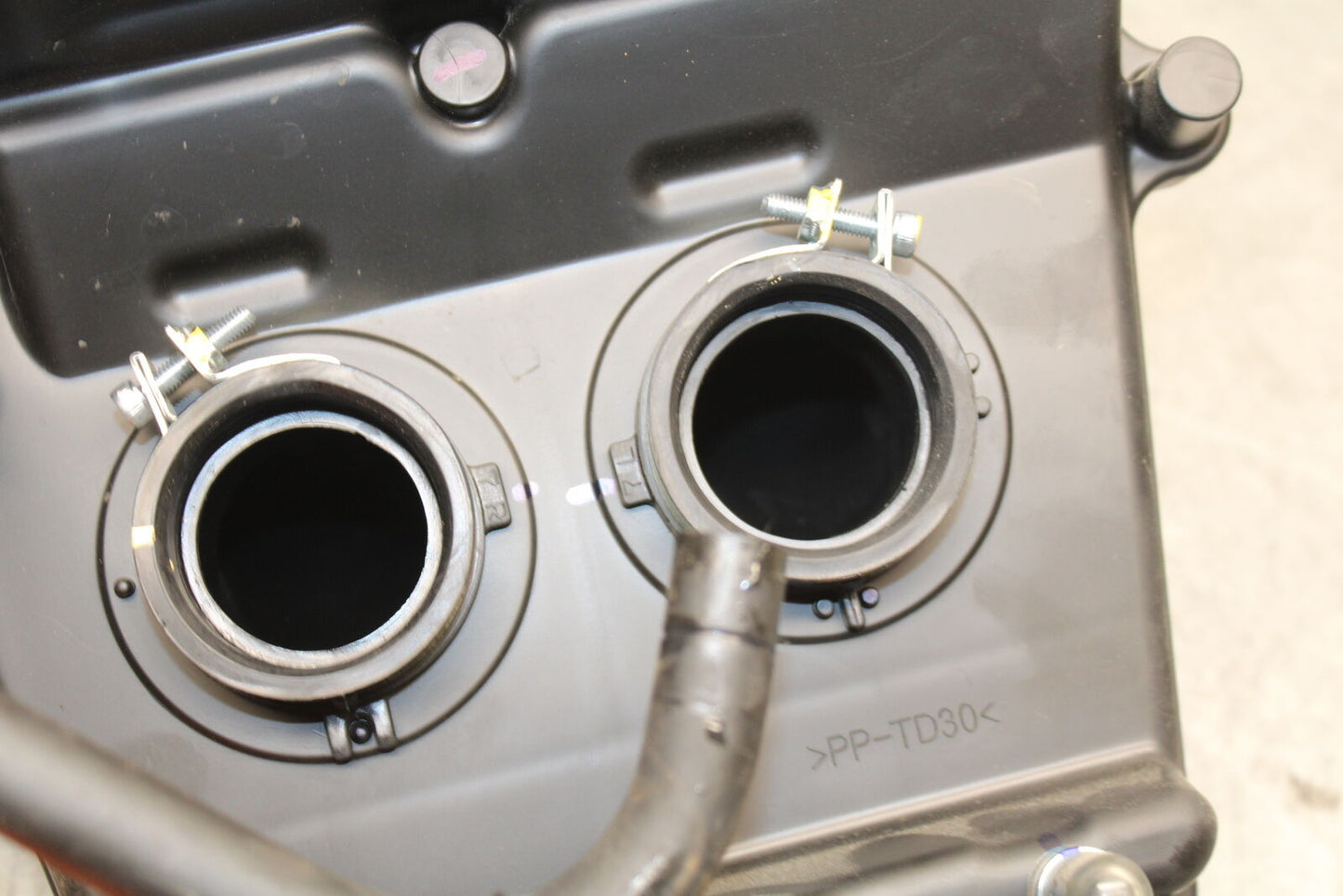 18-23 KAWASAKI NINJA 400 AIRBOX AIR INTAKE FILTER BOX BB660