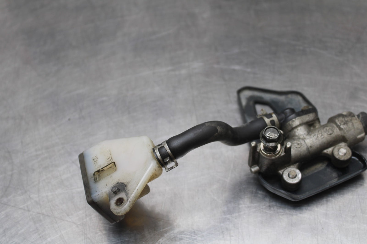 00 SUZUKI GSXR750 REAR BACK BRAKE MASTER CYLINDER W RESERVOIR BB820
