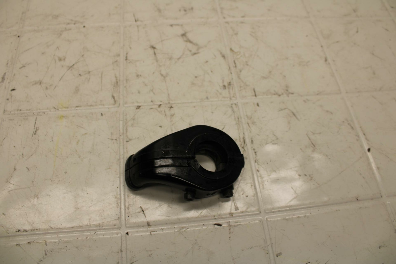 07 YAMAHA YZF R6 THROTTLE CABLE LINE HOUSING GUIDE BB284 B