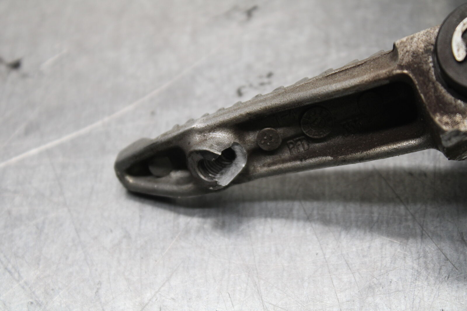 19-22 KAWASAKI Z400 LEFT REARSET REAR SET DRIVER FOOT PEG REST STOP BB738