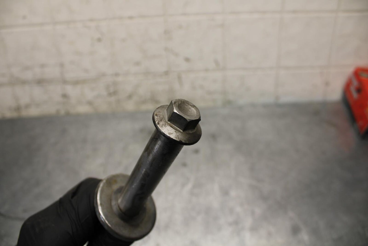 2005 Kawasaki Vulcan 1600 VN1600D Nomad REAR AXLE BACK WHEEL BOLT AXEL BB556