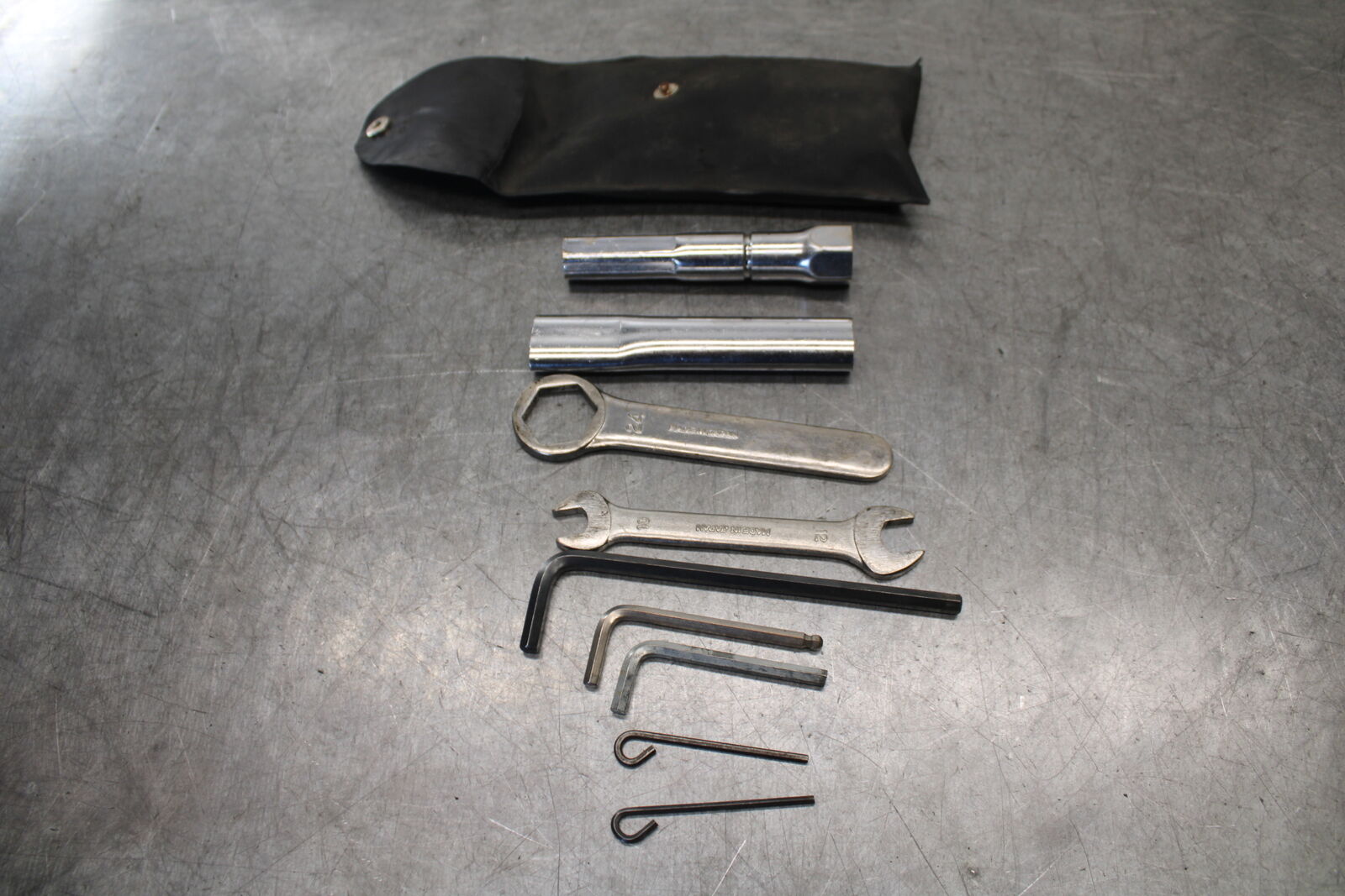85-86 SUZUKI MADURA 1200 STOCK TOOLS OEM TOOL BAG KIT SET  BB691