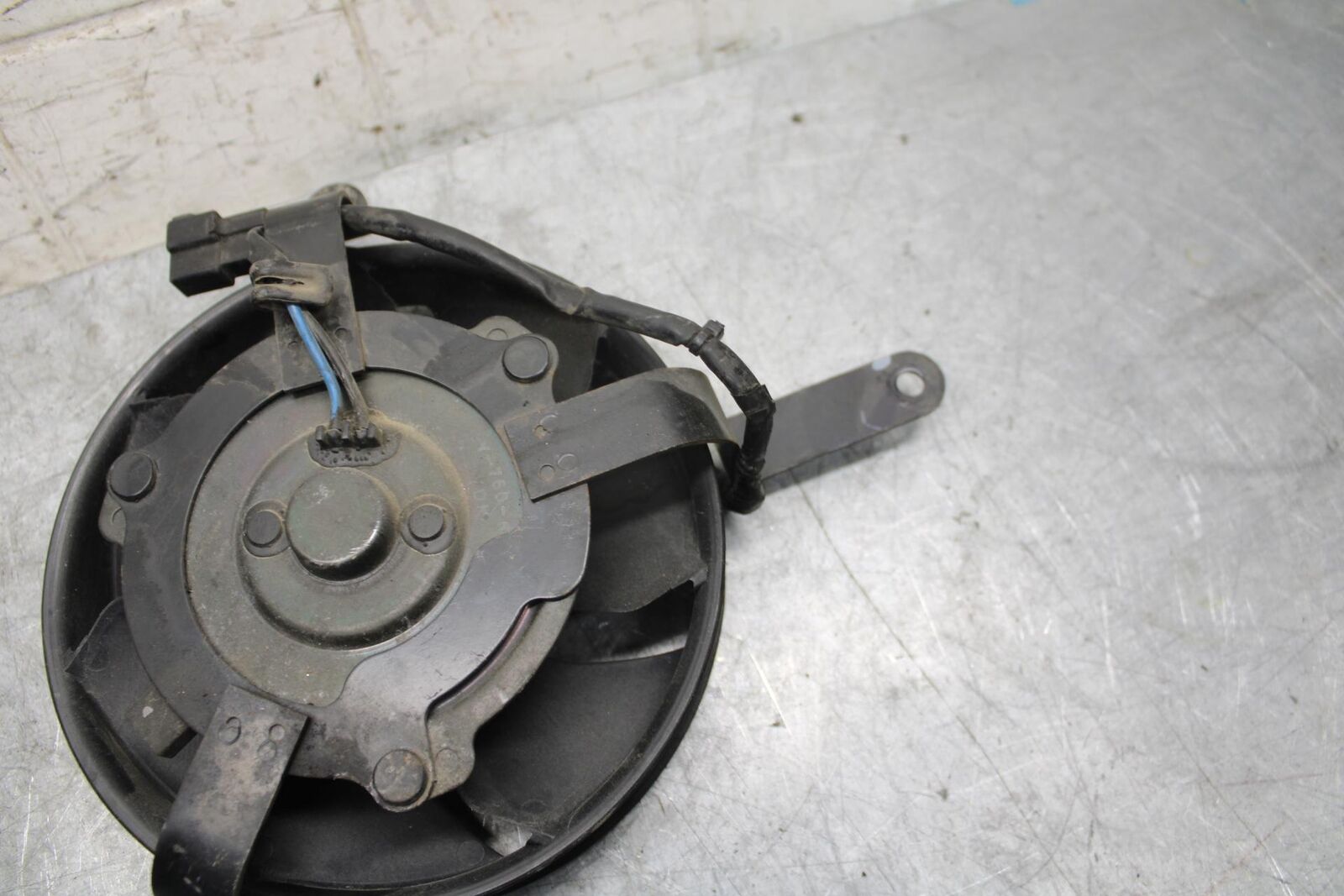 2003 Yamaha YZF R6 ENGINE RADIATOR COOLING FAN 5SL-12405-00-00 BB539