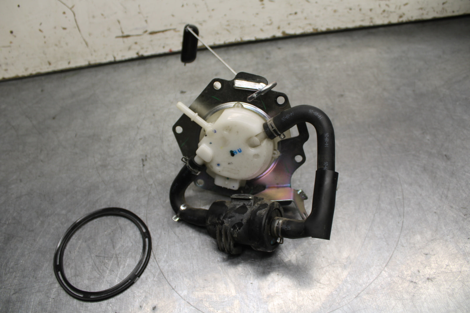 15-16 HONDA CB300F FUEL PUMP GAS PETROL SENDER UNIT BB740