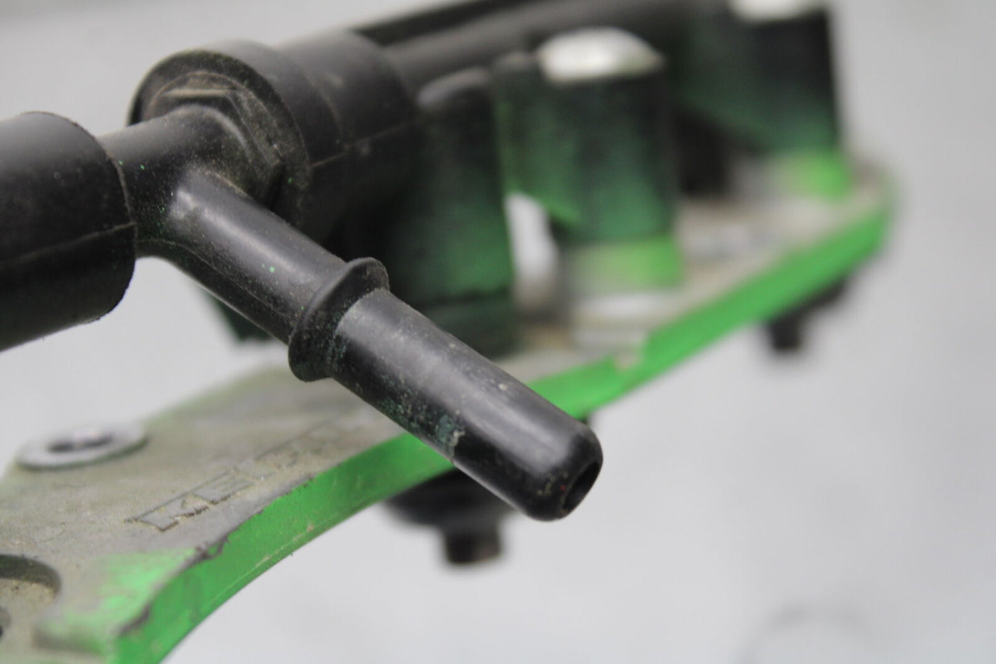 09-12 KAWASAKI NINJA ZX6R ZX600R SECONDARY FUEL INJECTORS TOP GAS RAIL BB656