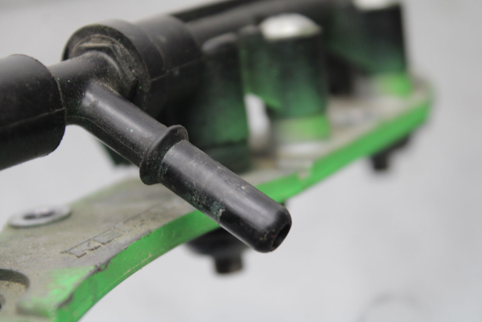 09-12 KAWASAKI NINJA ZX6R ZX600R SECONDARY FUEL INJECTORS TOP GAS RAIL BB656