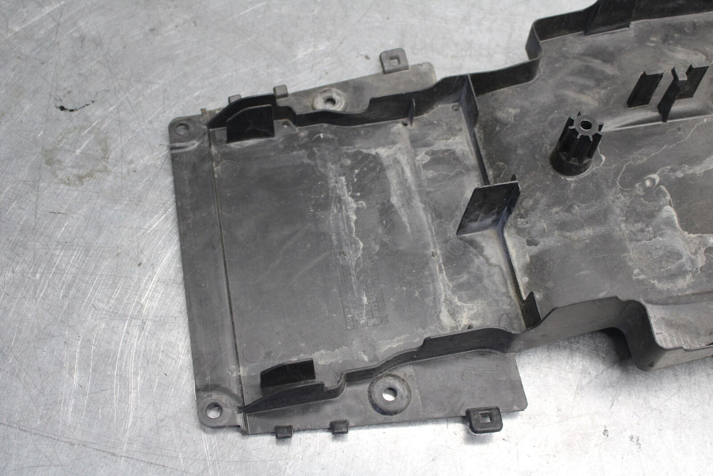 09-12 KAWASAKI NINJA ZX6R REAR BACK TAIL UNDERTAIL BATTERY TRAY PLASTIC BB698