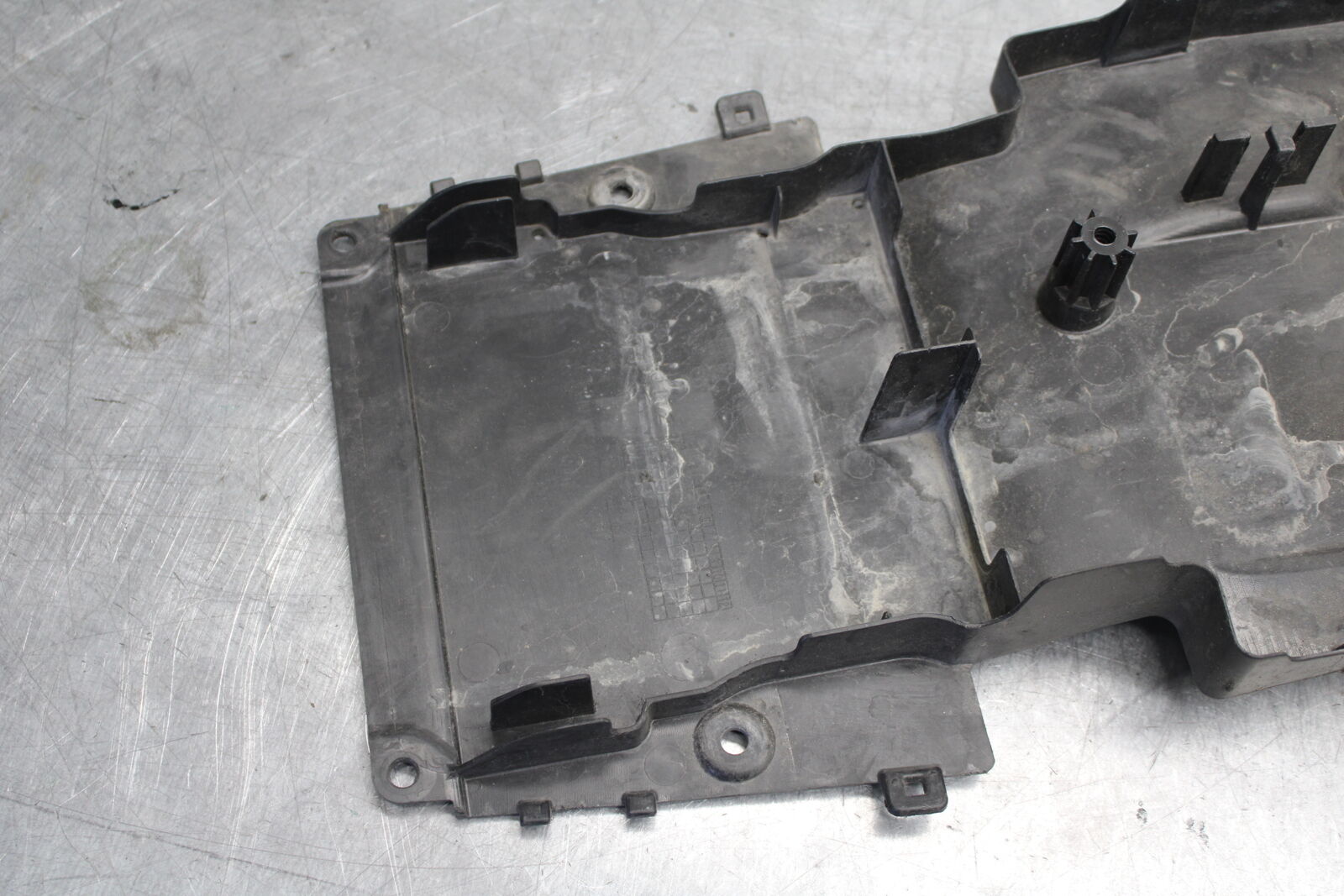 09-12 KAWASAKI NINJA ZX6R REAR BACK TAIL UNDERTAIL BATTERY TRAY PLASTIC BB698