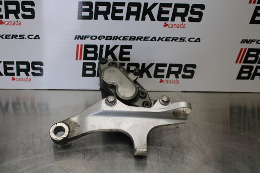 09 YAMAHA ROYAL STAR XVZ1300TF VENTURE REAR BRAKE CALIPER W MOUNT BRACKET BB151