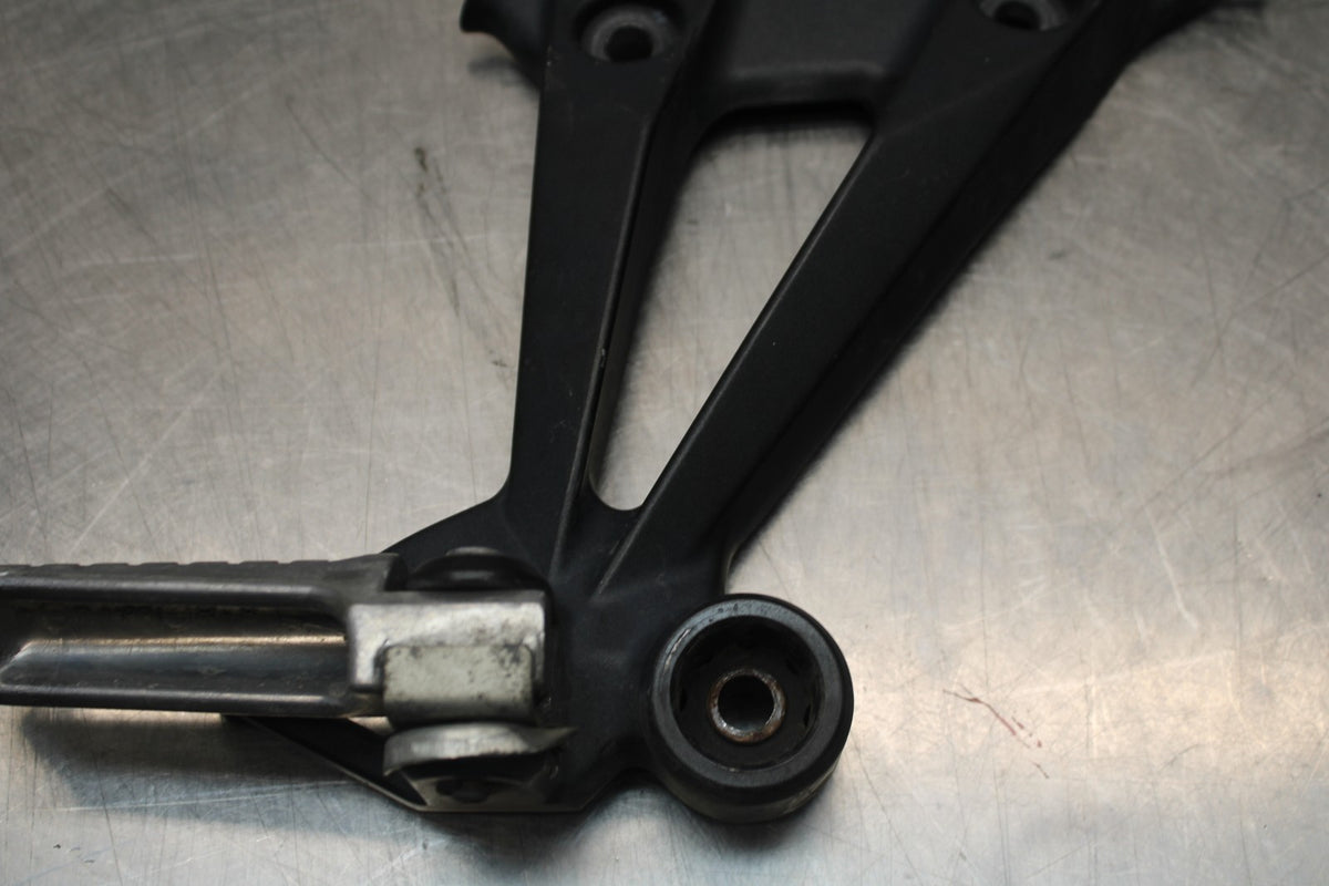 09 KAWASAKI NINJA 250R REAR BACK PASSENGER PEG SET PAIR BB824