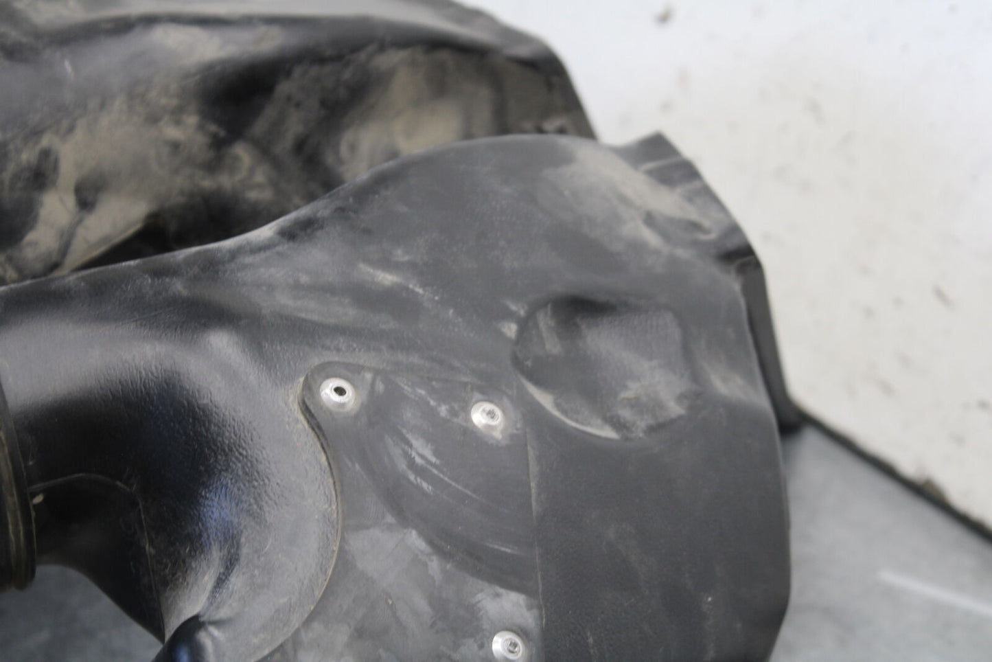 05-06 HONDA CBR600RR RIGHT LEFT INTAKE DUCTS 64330-MEE-A00 64335-MEE-940 BB655 