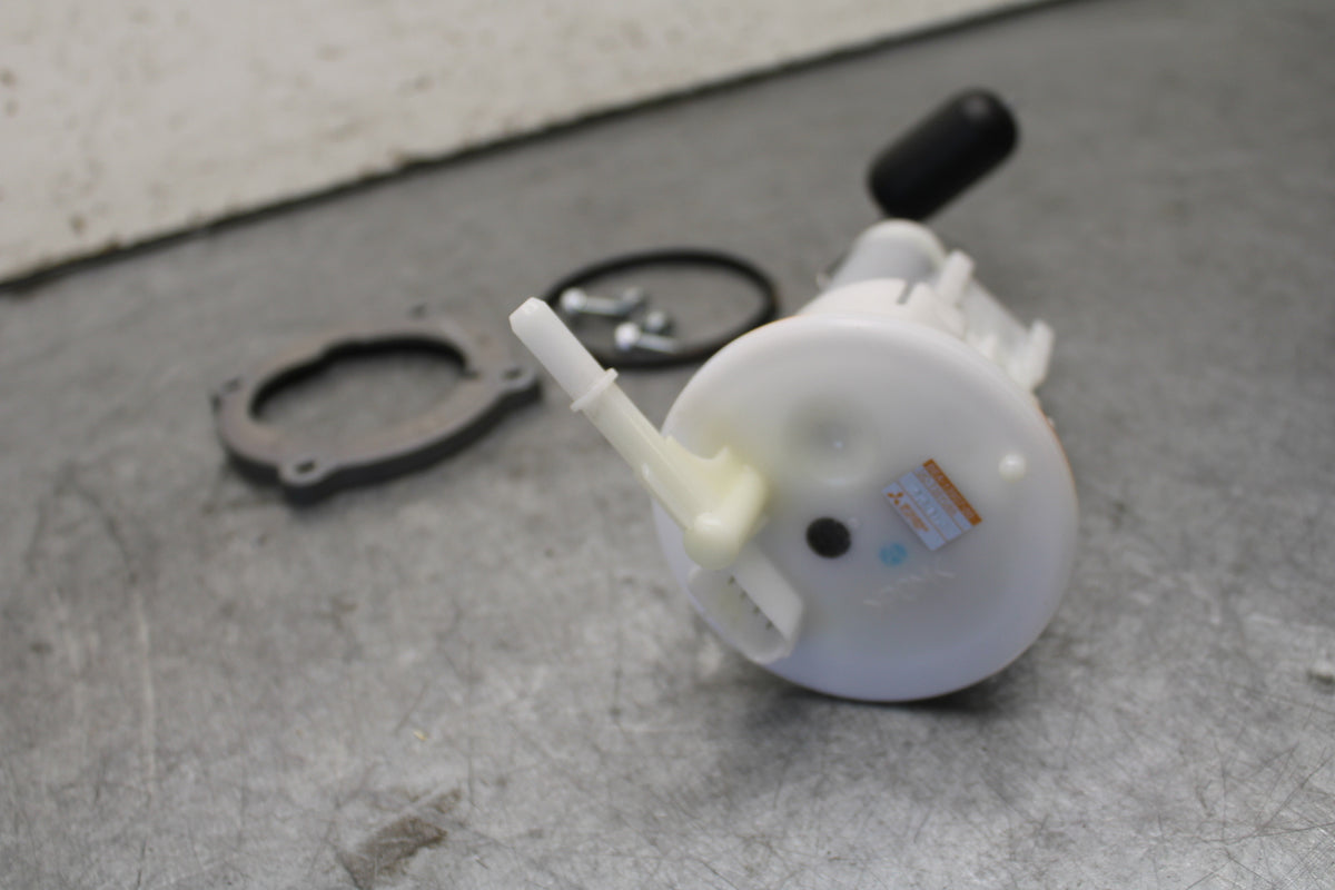 22-24 YAMAHA XSR900 FUEL PUMP GAS PETROL SENDER UNIT  BB683
