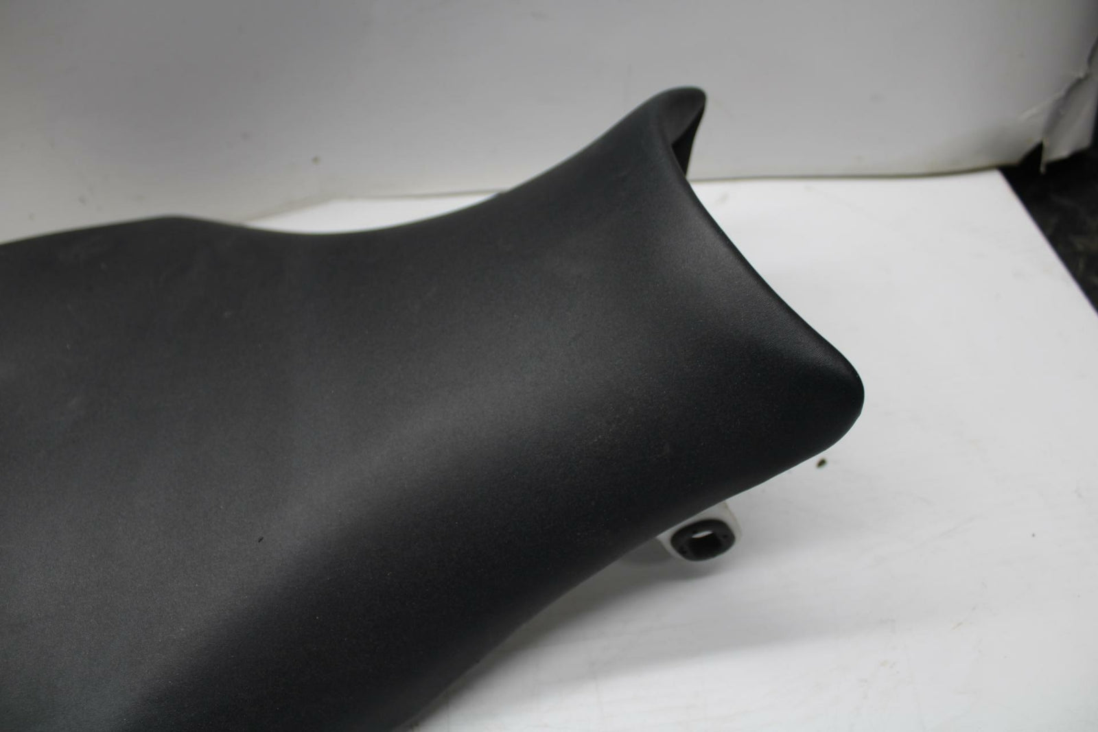 09-11 SUZUKI GSXR1000 FRONT DRIVERS SEAT PAD SADDLE PILLION 45100-47H10-6BY BB28