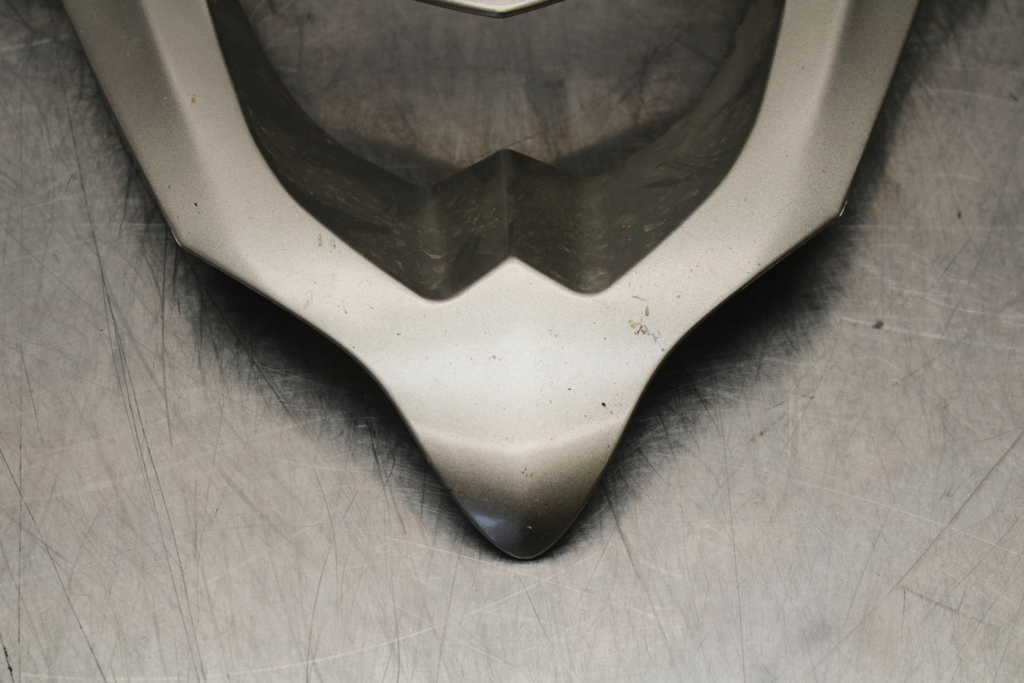 04-05 KAWASAKI NINJA ZX10R FRONT CENTER COWL FAIRING BB163