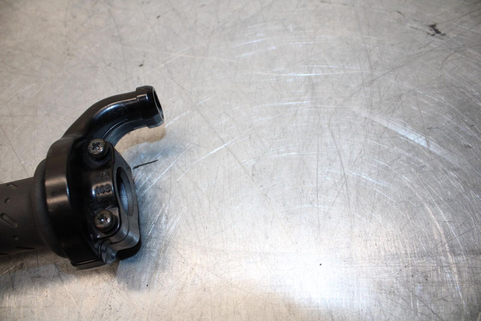 06-07 TRIUMPH DAYTONA 675 DAYTONA 675 THROTTLE CABLE LINE HOUSING GUIDE BB441