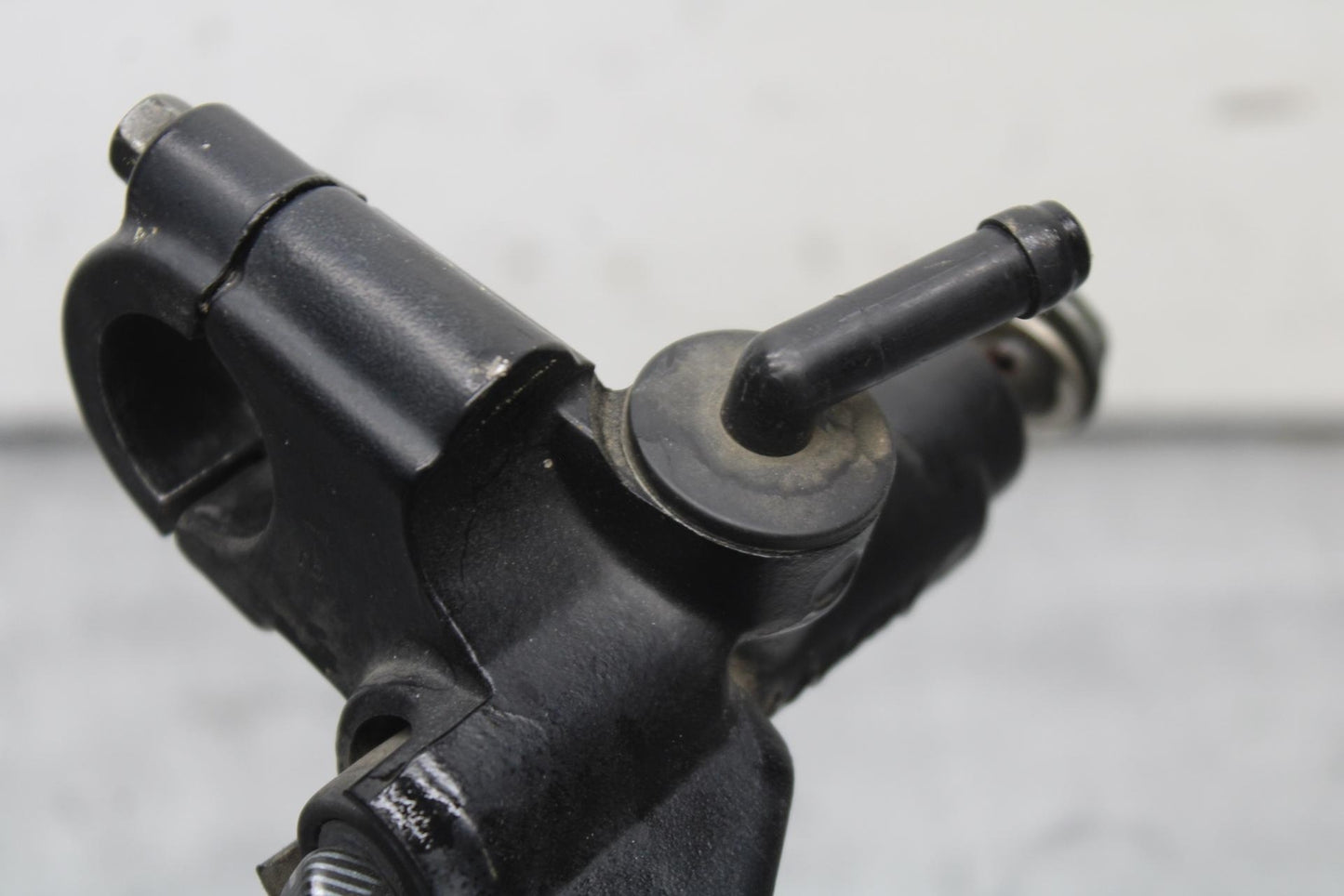 01-03 SUZUKI GSXR600 FRONT BRAKE MASTER CYLINDER w/ LEVER 57300-33E01 BB633