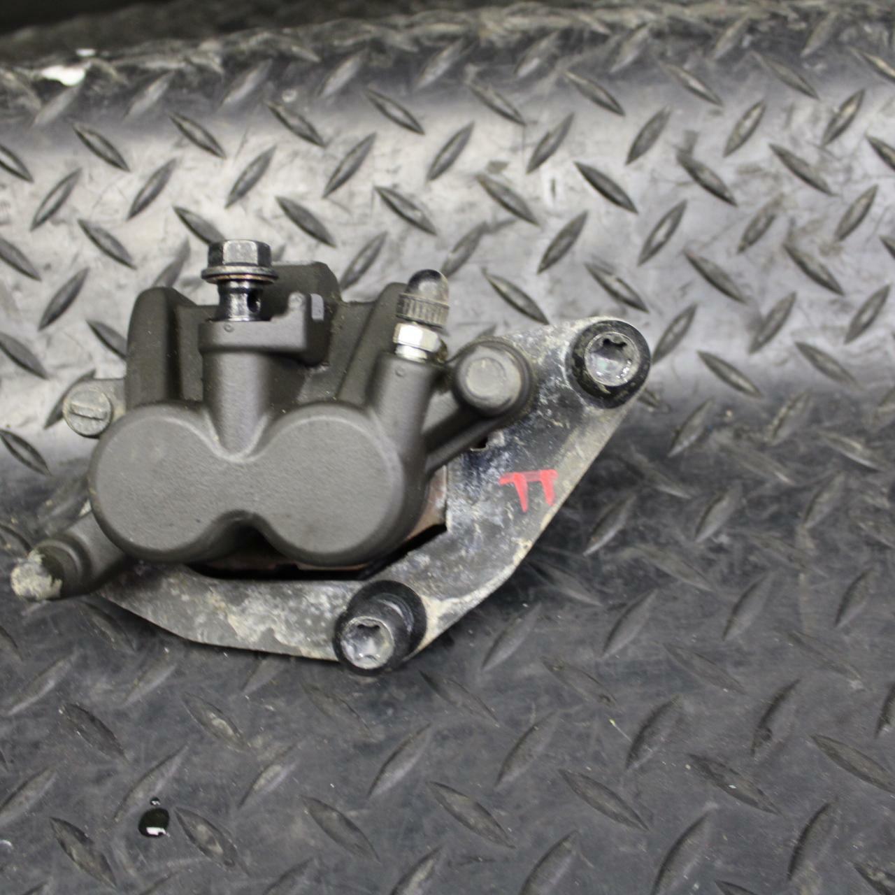 19 YAMAHA YZF R3  FRONT BRAKE CALIPER BB177