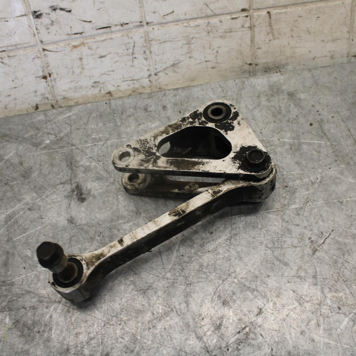 1999 Yamaha YZF R1 REAR DOGBONE SHOCK LINKAGE LINK 4XV-2217A-00-00 BB50