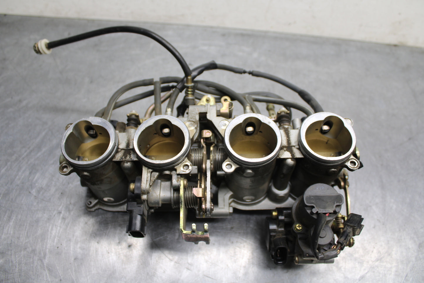 04-05 YAMAHA YZF R1 MAIN FUEL INJECTORS / THROTTLE BODIES BB131