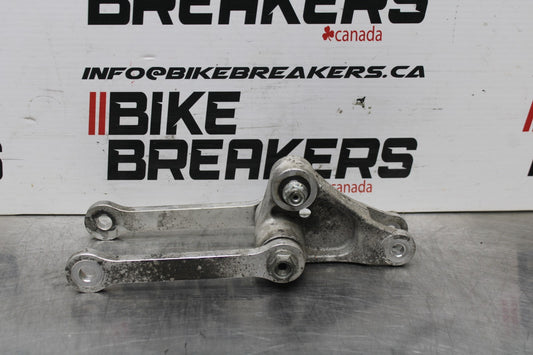 18 YAMAHA YZF R1  REAR DOGBONE SHOCK LINKAGE LINK BB838