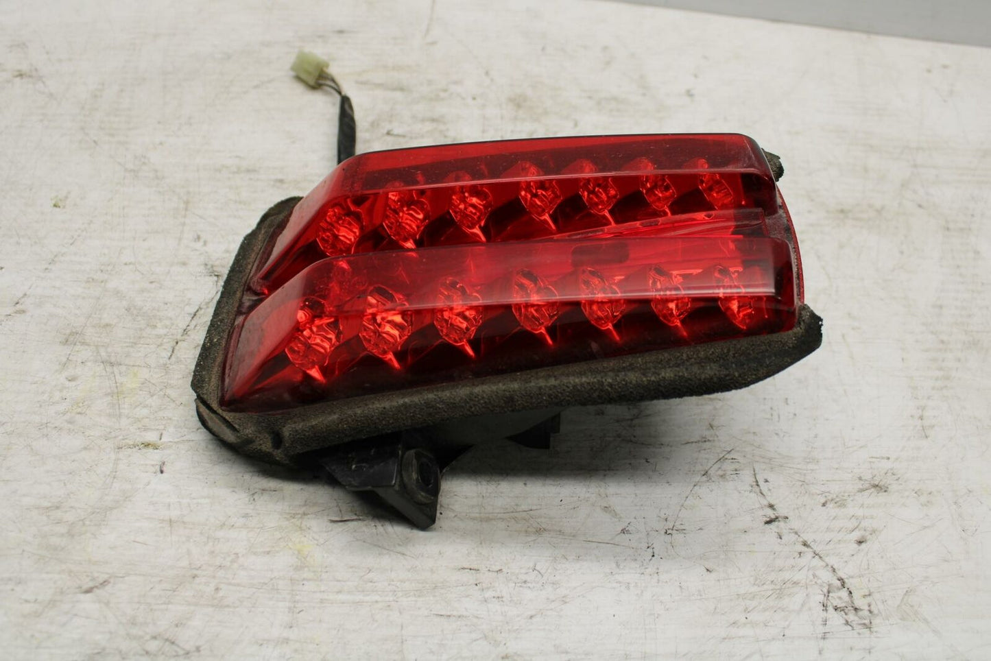 03-05 SUZUKI SV1000 REAR TAIL TAILLIGHT BACK BRAKE LIGHT BB296