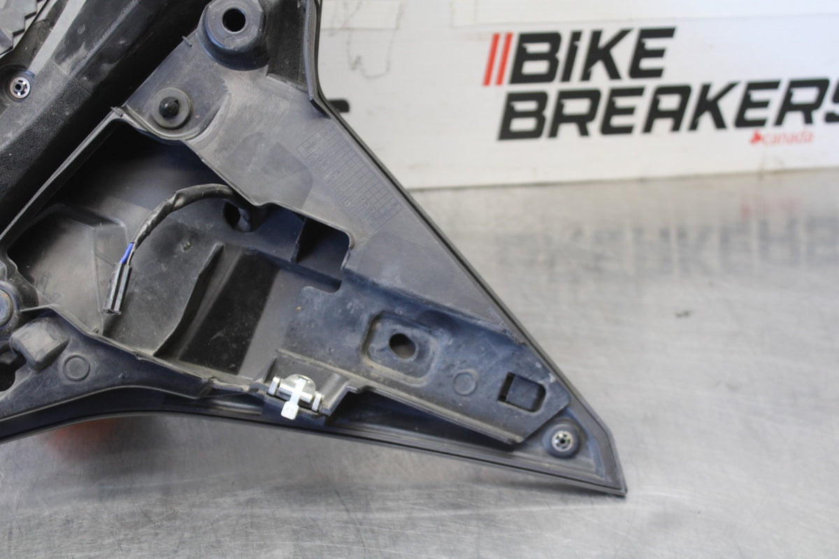 15-17 YAMAHA FJ09 RIGHT FRONT UPPER MID SIDE FAIRING COWL PLASTIC BB906