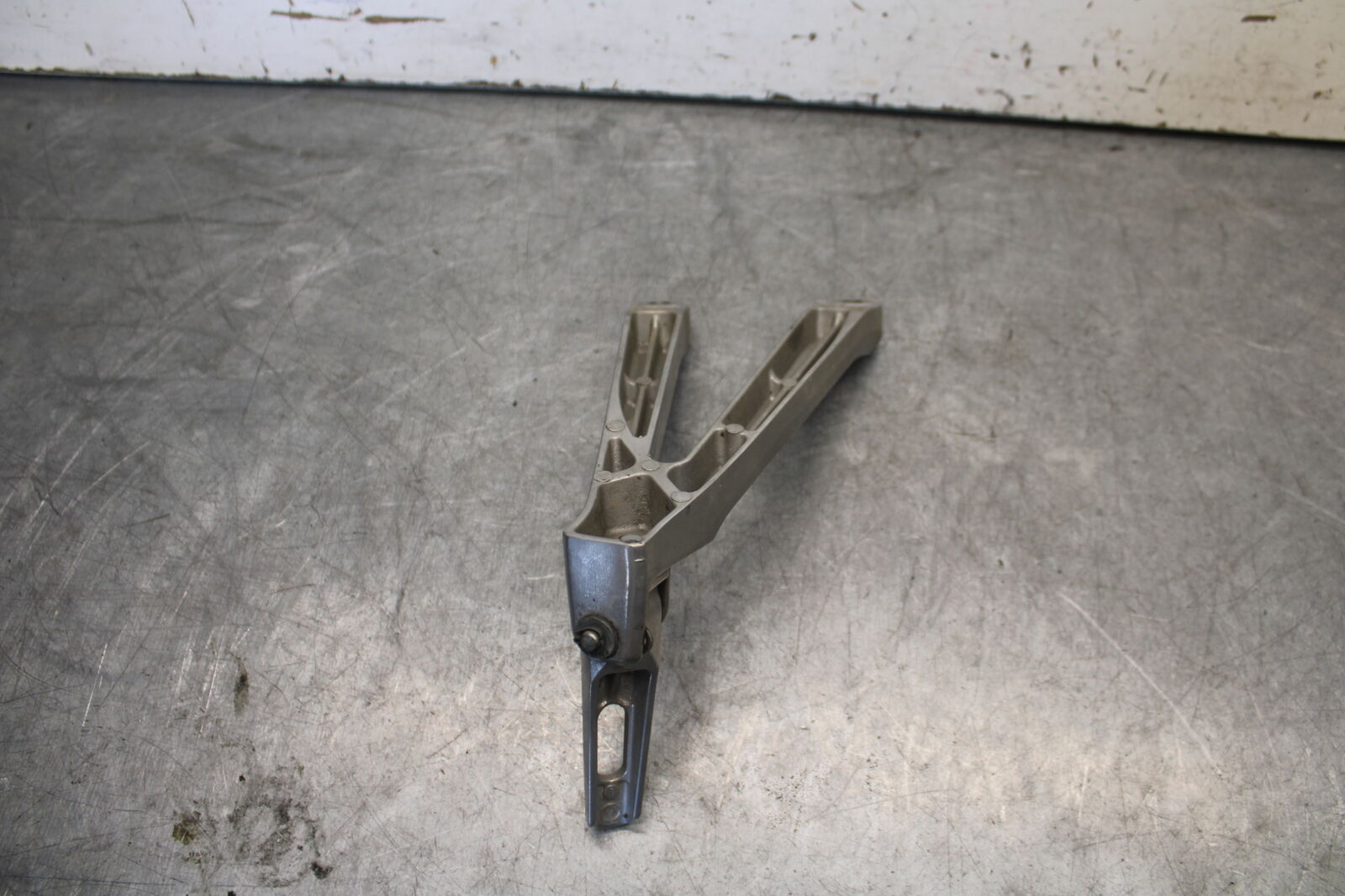 05-06 HONDA CBR600RR LEFT REAR PASSENGER PEG 50730-MEL-305 50730-MEL-D00 BB655 