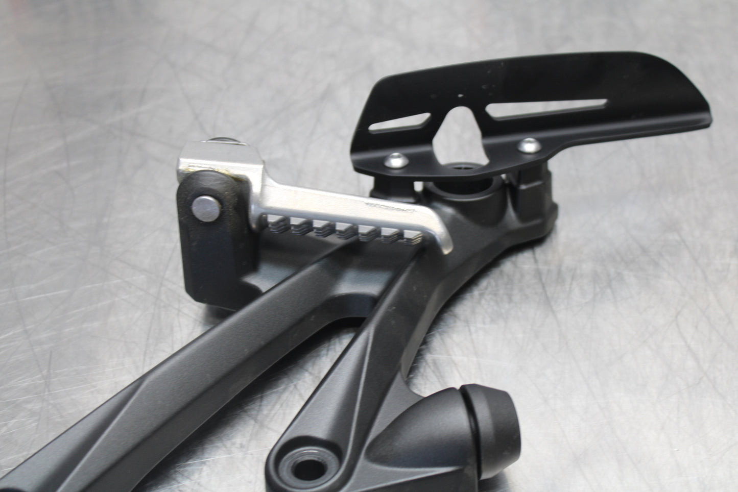 23-24 KAWASAKI NINJA ZX14R REAR BACK PASSENGER PEG SET PAIR BB153