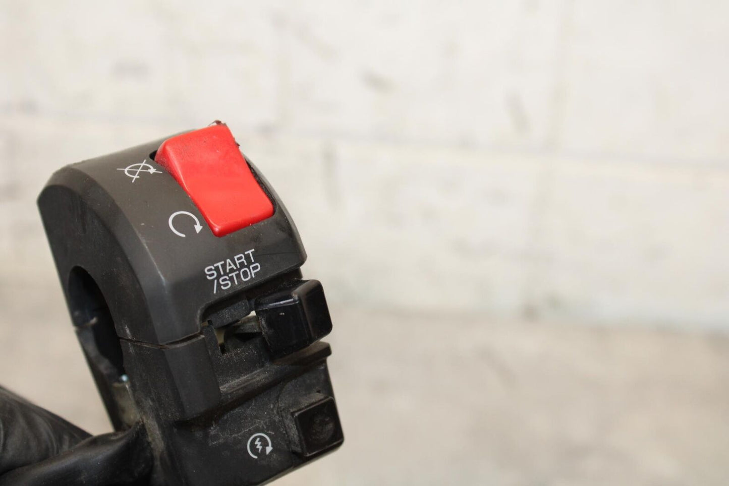 2011 Kawasaki Ninja ZX10R ZX1000K  RIGHT CLIP ON HANDLE KILL START SWITCH  BB555