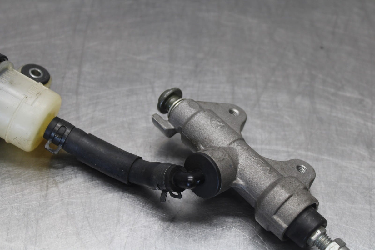 08-16 YAMAHA YZF R6 REAR BACK BRAKE MASTER CYLINDER W RESERVOIR BB929