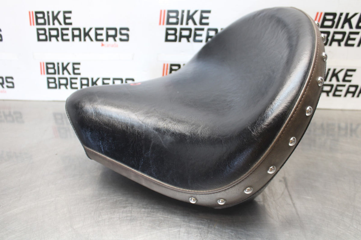 08 YAMAHA V STAR 1100 XVS1100AW CLASSIC FRONT DRIVERS SEAT BB916