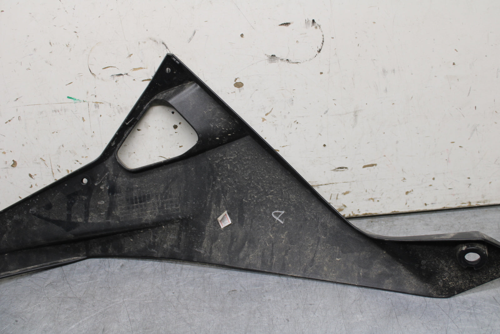 24 KAWASAKI NINJA 500 ABS RIGHT LOWER BOTTOM BELLY SIDE FAIRING COWL  BB730