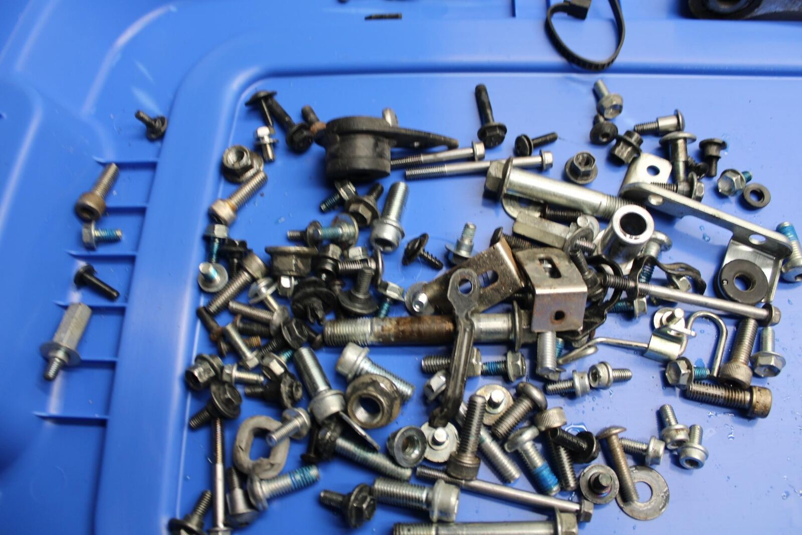 11-22 SUZUKI GSXR 600 LEFTOVER MOUNTING BOLTS HARDWARE MOTOR SCREWS BB485