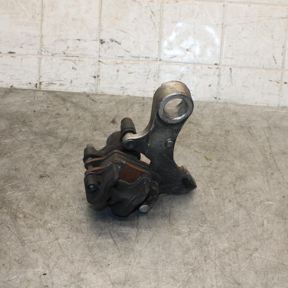 07-12 HONDA CBR600RR REAR BACK BRAKE CALIPER W MOUNT BRACKET 43150-MFJ-D01 BB542