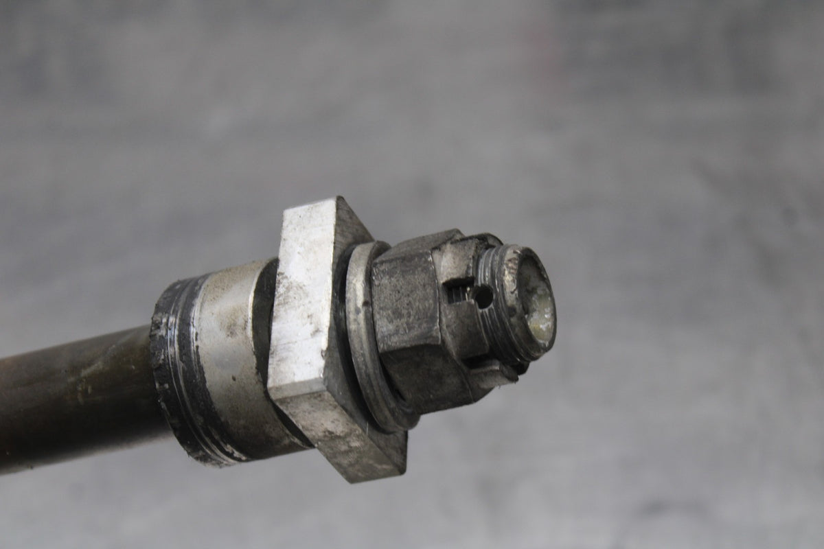 98 KAWASAKI NINJA ZX6 REAR AXLE BACK WHEEL RIM PIVOT BOLT AXEL BB870