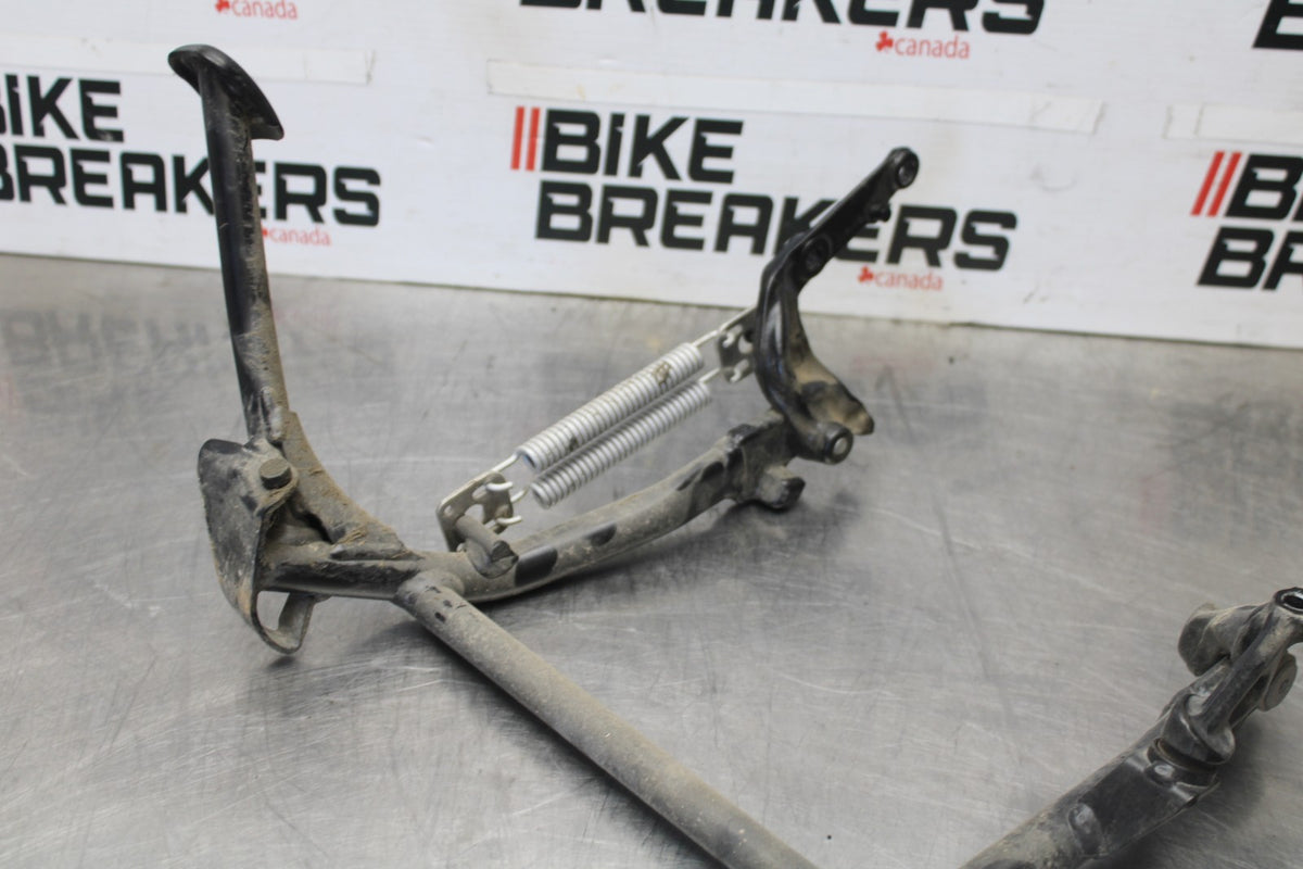 20-23 BMW F900R CENTER MAIN STAND BB923