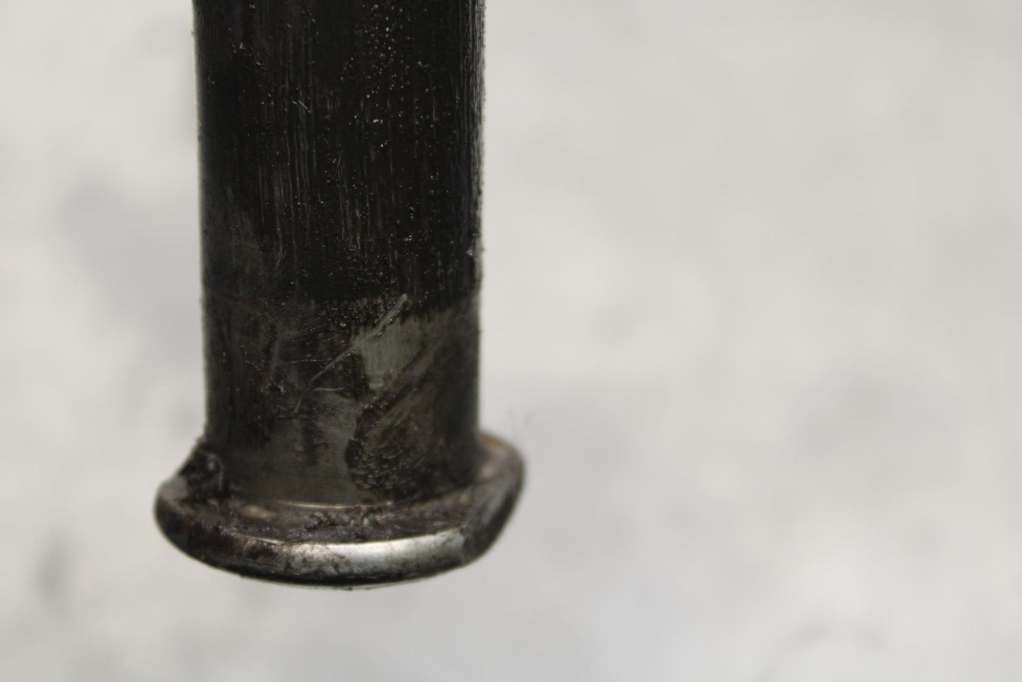 2007 Yamaha YZF R6 REAR AXLE BACK WHEEL RIM PIVOT BOLT 2C0-25381-10-00 BB590