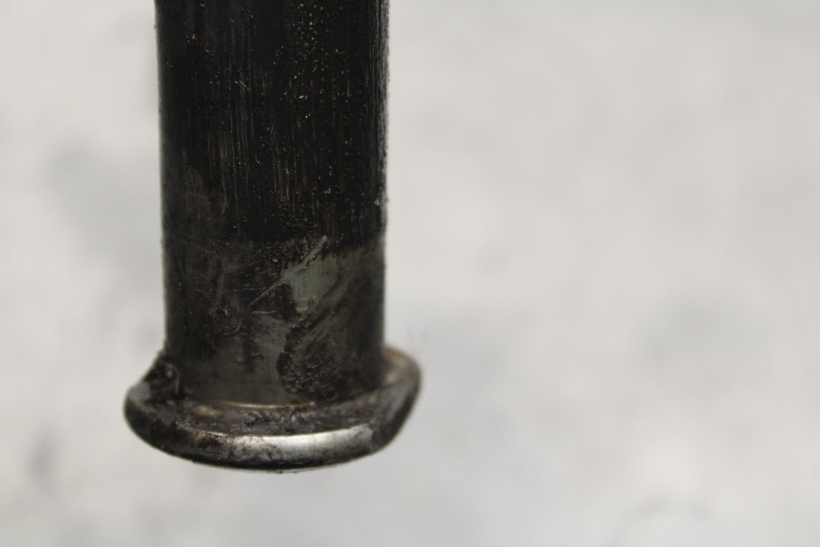 2007 Yamaha YZF R6 REAR AXLE BACK WHEEL RIM PIVOT BOLT 2C0-25381-10-00 BB590