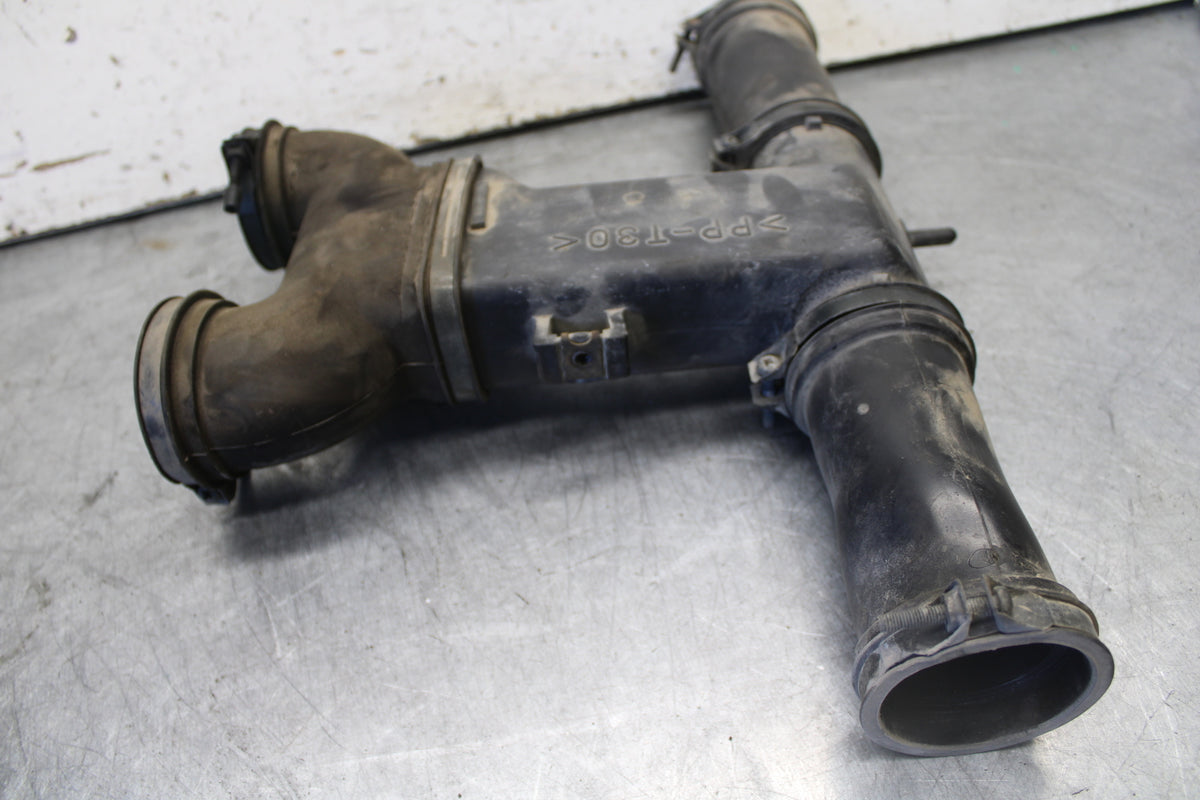 05-06 YAMAHA ROYAL STAR AIR INTAKE DUCT BB697