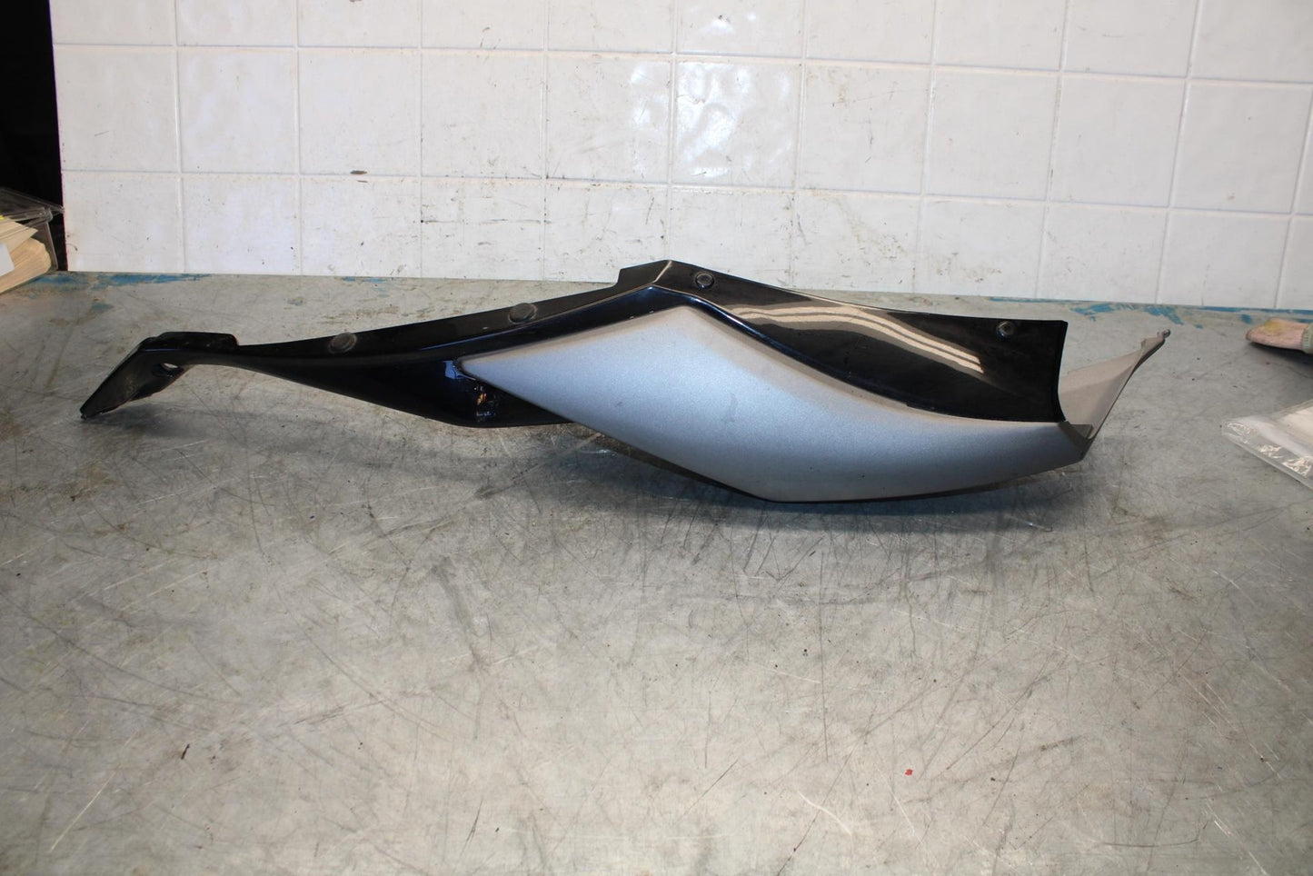 08-10 SUZUKI GSXR600 RIGHT REAR BACK TAIL FAIRING COWL SHROUD BB430