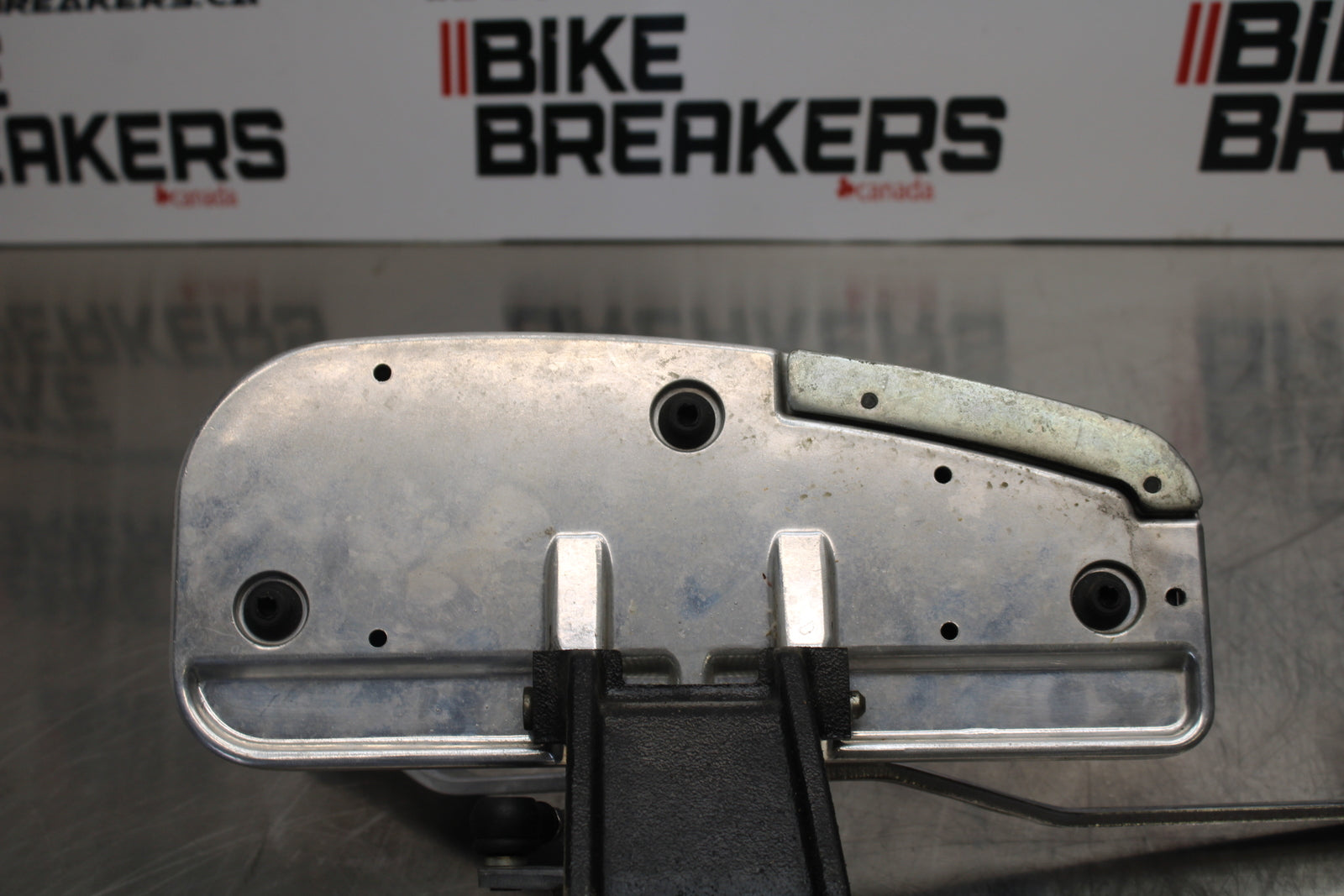 09 YAMAHA ROYAL STAR XVZ1300TF VENTURE LEFT FRONT FOOT REST PEG STEP BB151