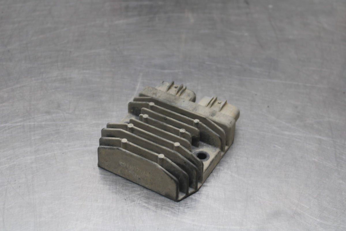 15 TRIUMPH TIGER 800 RECTIFIER VOLTAGE REGULATOR BB873