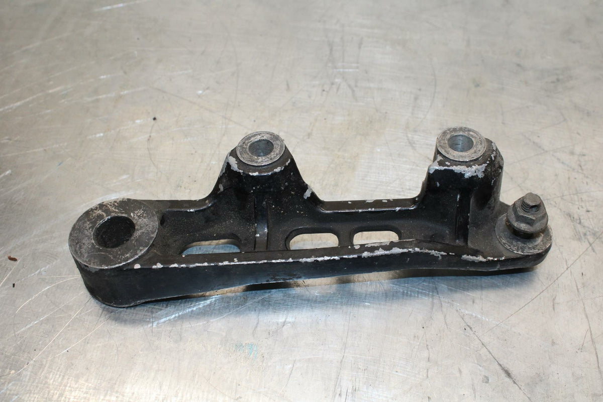 85 YAMAHA RZ500 REAR BRAKE CALIPER HANGER BACK MOUNTING BRACKET BB27 B