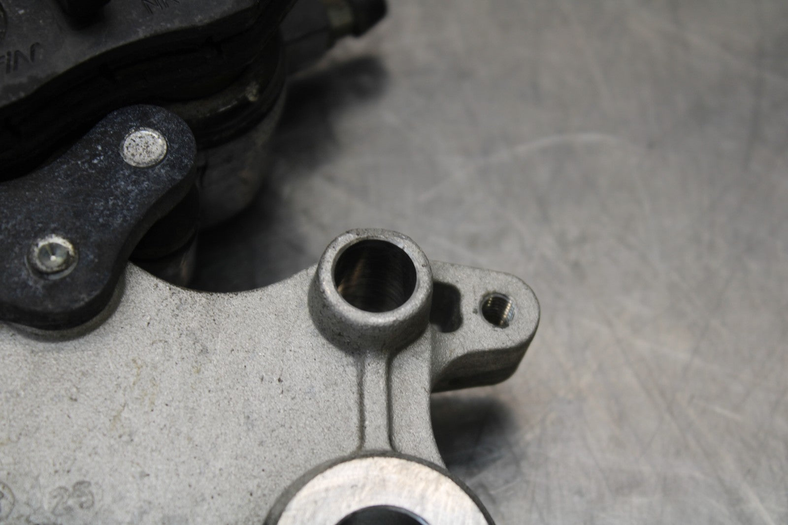 13-17 KAWASAKI NINJA 300 EX300 ABS REAR BACK BRAKE CALIPER W MOUNT BRACKET BB187