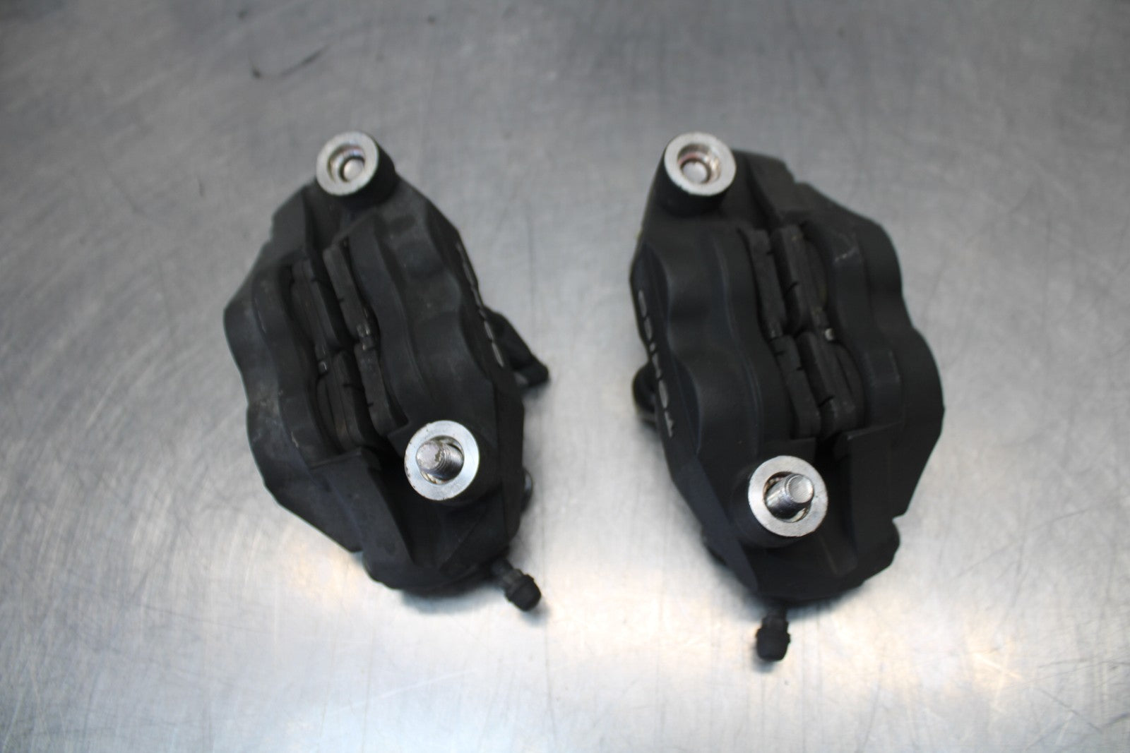 07 SUZUKI GSXR1000 RIGHT LEFT FRONT BRAKE CALIPER SET PAIR CALIPERS BB770