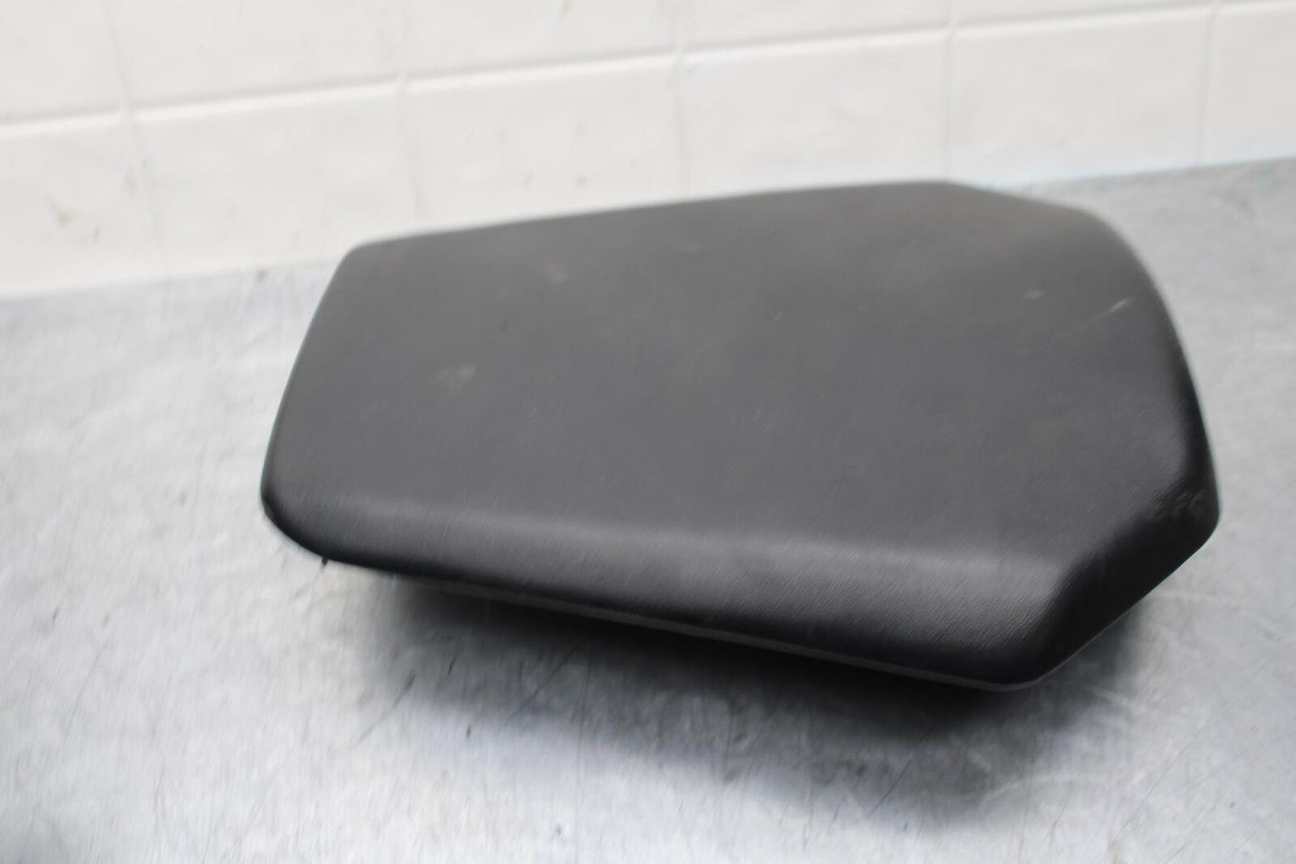 2008 Honda CBR1000RR REAR BACK PASSENGER TANDEM SEAT PAD SADDLE PILLION BB579