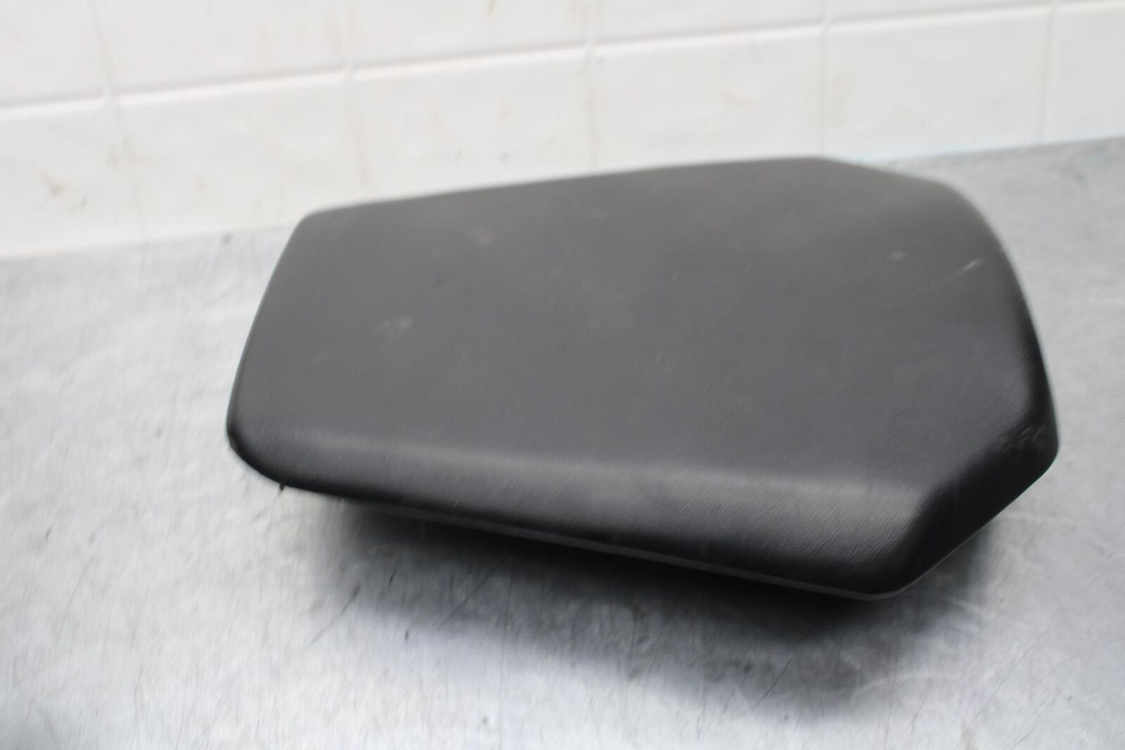 2008 Honda CBR1000RR REAR BACK PASSENGER TANDEM SEAT PAD SADDLE PILLION BB579