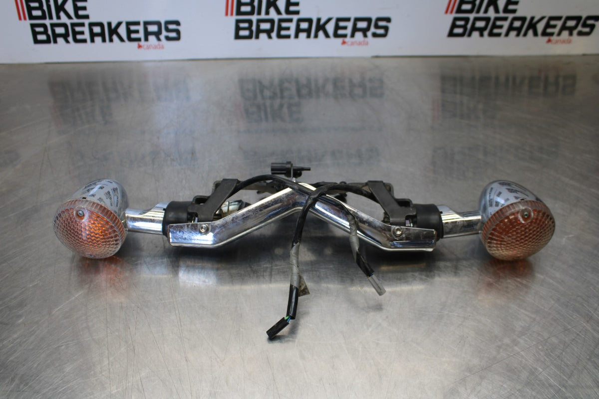 09 YAMAHA V STAR 950 FRONT TURN SIGNAL BAR MOUNT & LIGHTS BB172